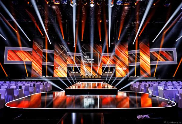 Showbühne und Laufsteg beim Finale der Miss Germany Wahl 2019 in der Europa-Park Arena am 23.02.2019