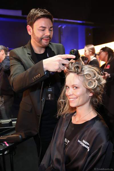 Polizistin Nadine Berneis und spätere Miss Germany 2019 Backstage bei den Vorbereitungen am Nachmittag vor der Wahl