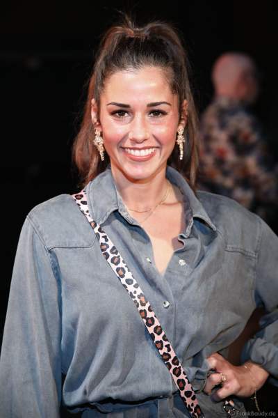 Sarah Lombardi im lässigen Outfit Backstage bei den Wahlen zur Miss Germany 2019 in der Europa-Park