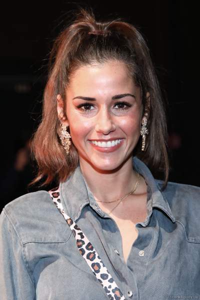 Sarah Lombardi im lässigen Outfit Backstage bei den Wahlen zur Miss Germany 2019 in der Europa-Park