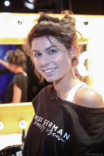 Miss Rheinland-Pfalz 2018/19, Alina Cara Beyer Backstage am Nachmittag bei den Vorbereitungen für das Miss Germany 2019 Finale in der Europa-Park Arena am 23.02.2019