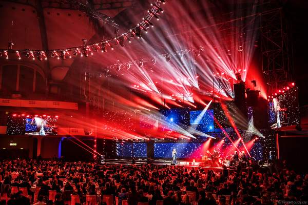 Bühnenauftritt Love Newkirk beim PRG Live Entertainment Award (LEA) 2019 in der Festhalle in Frankfurt