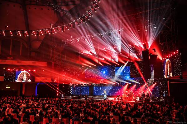 Bühnenauftritt Love Newkirk beim PRG Live Entertainment Award (LEA) 2019 in der Festhalle in Frankfurt