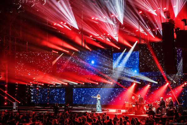 Bühnenauftritt Love Newkirk beim PRG Live Entertainment Award (LEA) 2019 in der Festhalle in Frankfurt