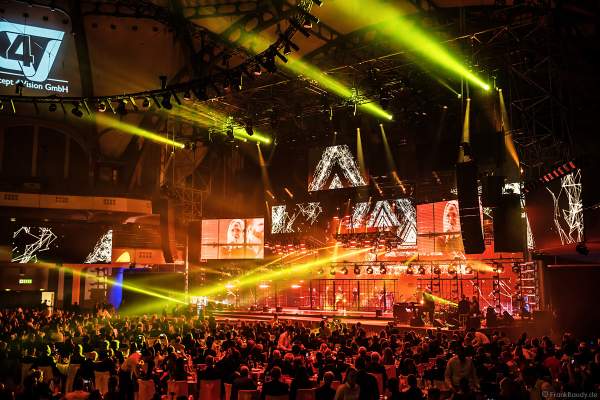 Bühnenauftritt Stefanie Fabienne Heinzmann beim PRG Live Entertainment Award (LEA) 2019 in der Festhalle in Frankfurt