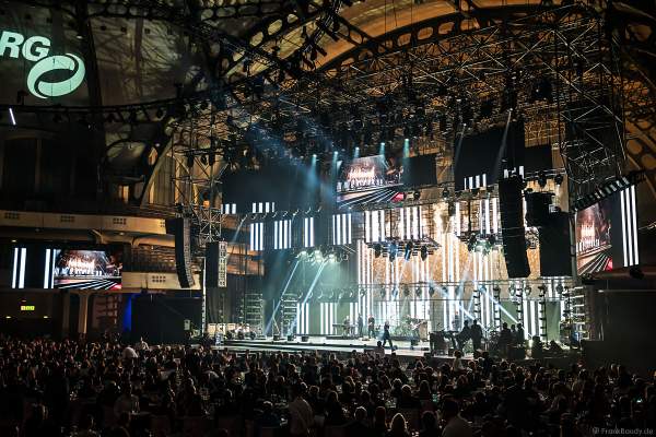 Bühnenauftritt Stefanie Fabienne Heinzmann beim PRG Live Entertainment Award (LEA) 2019 in der Festhalle in Frankfurt