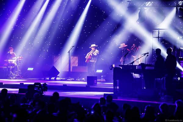 Konzert von Kiefer Sutherland beim PRG Live Entertainment Award (LEA) 2019 in der Festhalle in Frankfurt