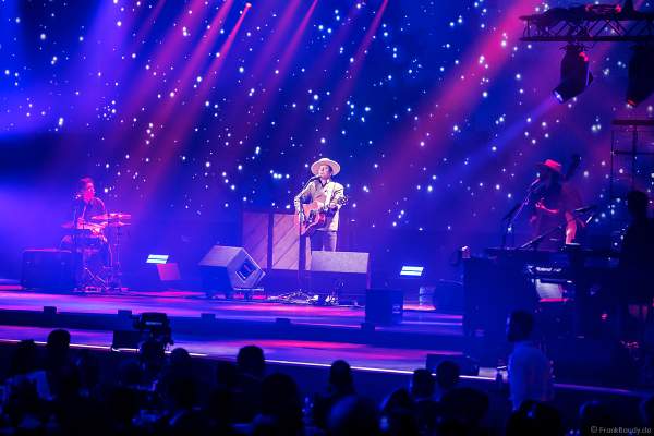 Konzert von Kiefer Sutherland beim PRG Live Entertainment Award (LEA) 2019 in der Festhalle in Frankfurt