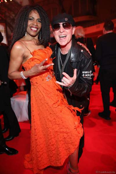 Love Newkirk und Klaus Meine auf der After-Show-Party beim PRG Live Entertainment Award (LEA) 2019 in der Festhalle in Frankfurt