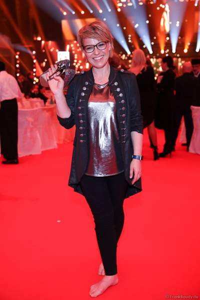 Andrea Ballschuh barfuß auf der After-Show-Party beim PRG Live Entertainment Award (LEA) 2019 in der Festhalle in Frankfurt