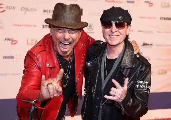 Rudolf Schenker und Klaus Meine der Rock Gruppe Scorpions beim PRG Live Entertainment Award (LEA) 2019 in der Festhalle in Frankfurt
