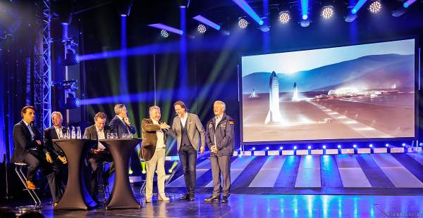 Familie Mack, Bruno Stanek und Ernst Messerschmid bei der Pressekonferenz zur Saisoneröffnung des Europa-Park 2019