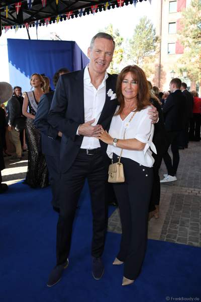 Henry Maske mit Ehefrau Manuela Maske bei der Eröffnungsfeier des neuen Themenhotel Kronasar im Europa-Park in Rust am 24.05.2019