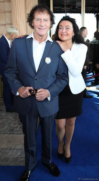 Franz Lambert mit seiner Ehefrau Christa bei der Eröffnungsfeier des neuen Themenhotel Kronasar im Europa-Park in Rust am 24.05.2019