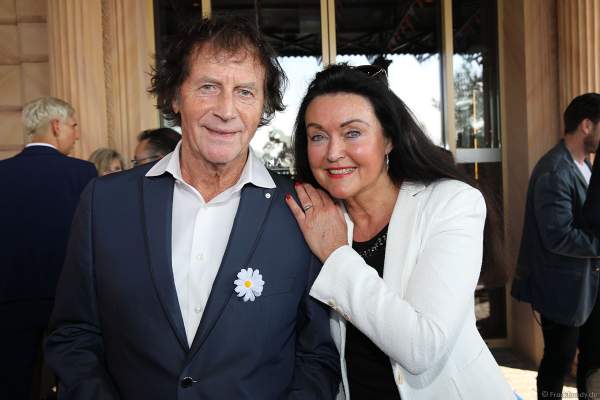 Franz Lambert mit seiner Ehefrau Christa bei der Eröffnungsfeier des neuen Themenhotel Kronasar im Europa-Park in Rust am 24.05.2019