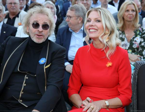 Thomas Gottschalk mit Freundin Karina Mroß bei der Eröffnungsfeier des neuen Themenhotel Kronasar im Europa-Park in Rust am 24.05.2019