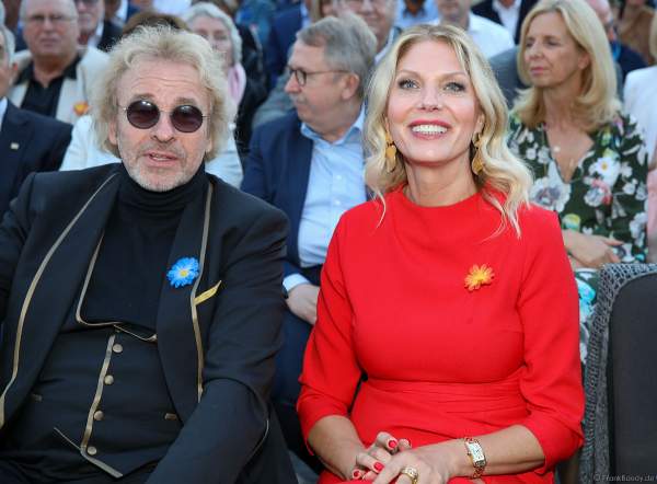 Thomas Gottschalk mit Freundin Karina Mroß bei der Eröffnungsfeier des neuen Themenhotel Kronasar im Europa-Park in Rust am 24.05.2019