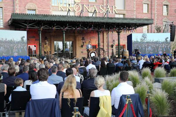 Festrede von Thomas Mack auf dem Blumenmarkt bei der Eröffnungsfeier des neuen Themenhotel Kronasar im Europa-Park in Rust am 24.05.2019