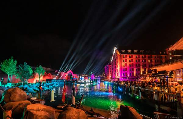 Spektakuläre Licht- und Wassershow bei der Eröffnungsfeier des neuen Themenhotel Kronasar im Europa-Park in Rust am 24.05.2019