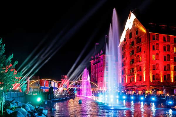 Spektakuläre Licht- und Wassershow bei der Eröffnungsfeier des neuen Themenhotel Kronasar im Europa-Park in Rust am 24.05.2019