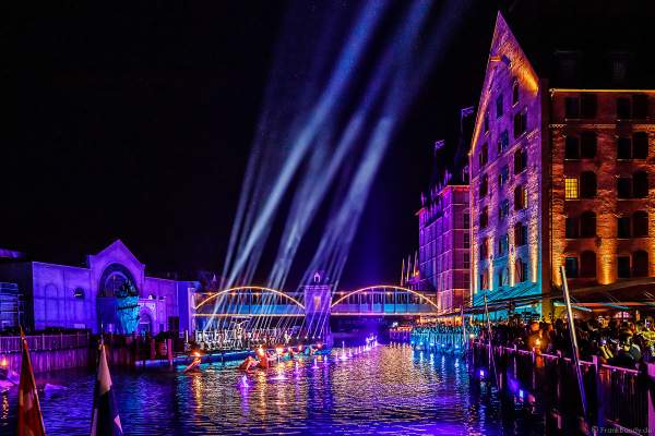 Spektakuläre Licht- und Wassershow mit den Künstlern des Europa-Park bei der Eröffnungsfeier des neuen Themenhotel Kronasar am 24.05.2019