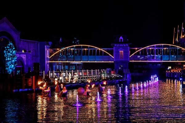 Spektakuläre Licht- und Wassershow mit den Künstlern des Europa-Park bei der Eröffnungsfeier des neuen Themenhotel Kronasar am 24.05.2019