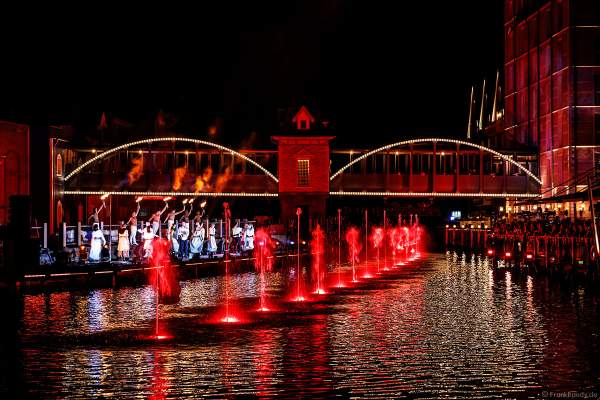 Spektakuläre Licht- und Wassershow mit den Künstlern des Europa-Park bei der Eröffnungsfeier des neuen Themenhotel Kronasar am 24.05.2019