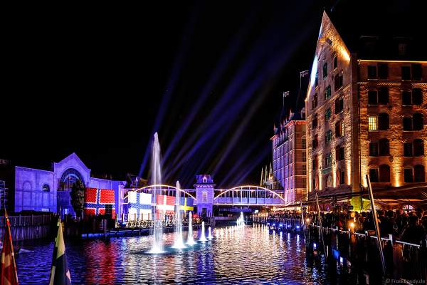 Spektakuläre Licht- und Wassershow bei der Eröffnungsfeier des neuen Themenhotel Kronasar im Europa-Park in Rust am 24.05.2019