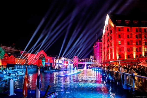 Spektakuläre Licht- und Wassershow bei der Eröffnungsfeier des neuen Themenhotel Kronasar im Europa-Park in Rust am 24.05.2019