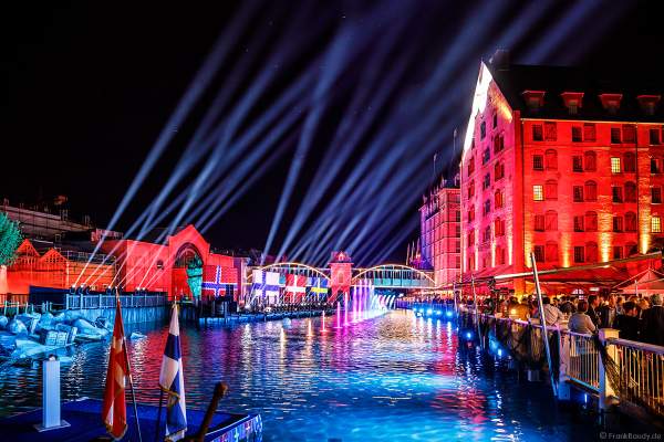 Spektakuläre Licht- und Wassershow bei der Eröffnungsfeier des neuen Themenhotel Kronasar im Europa-Park in Rust am 24.05.2019