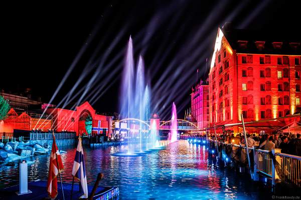 Spektakuläre Licht- und Wassershow bei der Eröffnungsfeier des neuen Themenhotel Kronasar im Europa-Park in Rust am 24.05.2019
