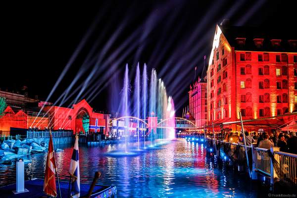 Spektakuläre Licht- und Wassershow bei der Eröffnungsfeier des neuen Themenhotel Kronasar im Europa-Park in Rust am 24.05.2019