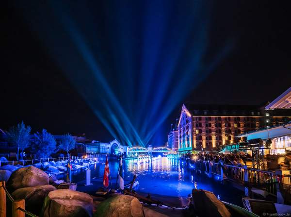 Spektakuläre Licht- und Wassershow bei der Eröffnungsfeier des neuen Themenhotel Kronasar im Europa-Park in Rust am 24.05.2019