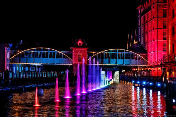 Spektakuläre Licht- und Wassershow bei der Eröffnungsfeier des neuen Themenhotel Kronasar im Europa-Park in Rust am 24.05.2019