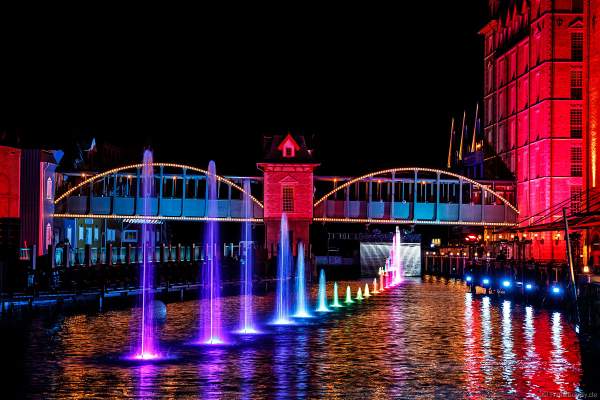 Spektakuläre Licht- und Wassershow bei der Eröffnungsfeier des neuen Themenhotel Kronasar im Europa-Park in Rust am 24.05.2019