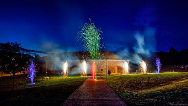 Knackiges Feuerwerk beim Festungsfest 2019 im Stadtpark "Fronte Lamotte" in Germersheim