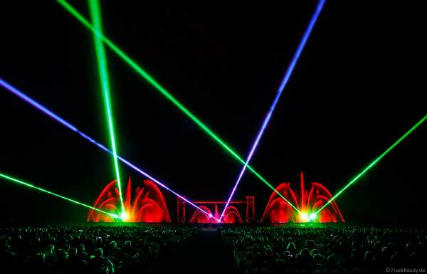 Inszenierung FOOT LEGEND beim Festival Vents d’Est 2019 mit Wassershow von Aquatique Show International und Laser von Focalise Belgium