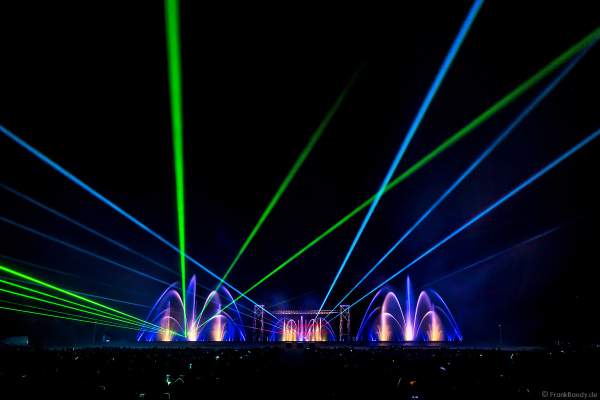 Inszenierung FOOT LEGEND beim Festival Vents d’Est 2019 mit Wassershow von Aquatique Show International und Laser von Focalise Belgium