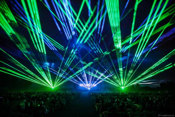 Inszenierung FOOT LEGEND beim Festival Vents d’Est 2019 mit Wassershow von Aquatique Show International und Laser von Focalise Belgium