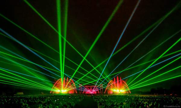 Inszenierung FOOT LEGEND beim Festival Vents d’Est 2019 mit Wassershow von Aquatique Show International und Laser von Focalise Belgium