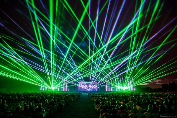 Inszenierung FOOT LEGEND beim Festival Vents d’Est 2019 mit Wassershow von Aquatique Show International und Laser von Focalise Belgium