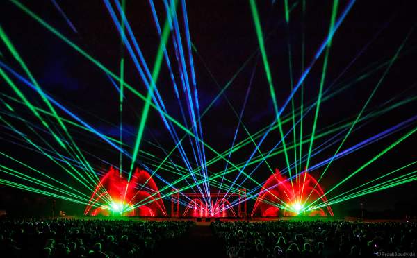 Inszenierung FOOT LEGEND beim Festival Vents d’Est 2019 mit Wassershow von Aquatique Show International und Laser von Focalise Belgium