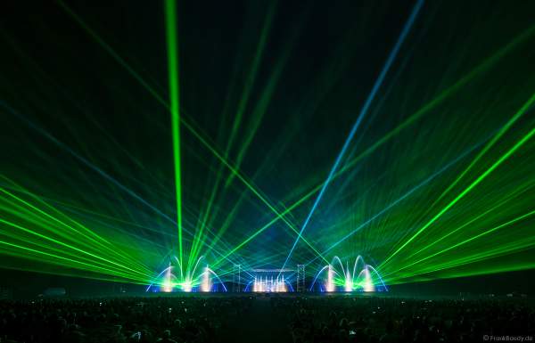 Inszenierung FOOT LEGEND beim Festival Vents d’Est 2019 mit Wassershow von Aquatique Show International und Laser von Focalise Belgium