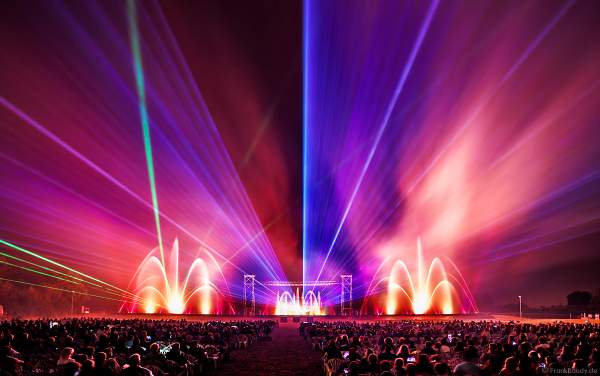 Inszenierung FOOT LEGEND beim Festival Vents d’Est 2019 mit Wassershow von Aquatique Show International und Laser von Focalise Belgium