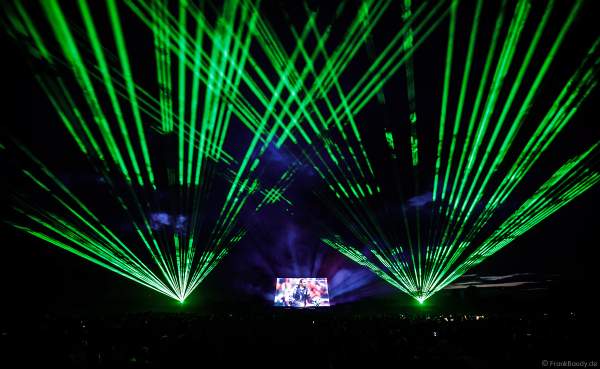 Inszenierung FOOT LEGEND beim Festival Vents d’Est 2019 mit Wassershow von Aquatique Show International und Laser von Focalise Belgium