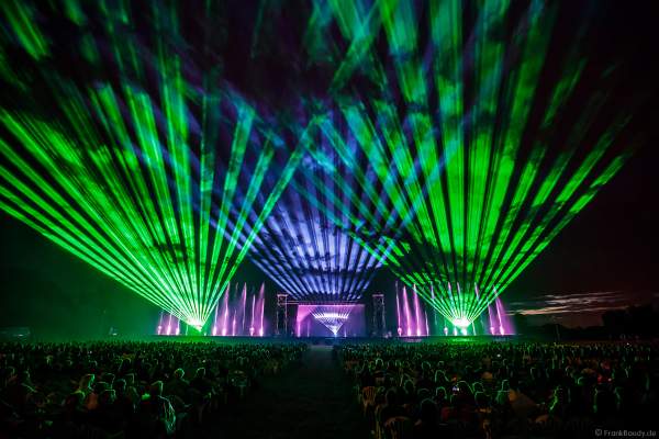 Inszenierung FOOT LEGEND beim Festival Vents d’Est 2019 mit Wassershow von Aquatique Show International und Laser von Focalise Belgium