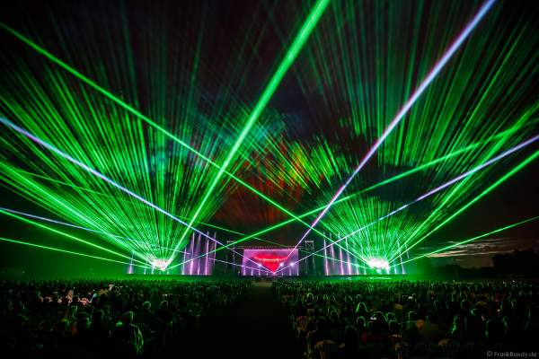 Inszenierung FOOT LEGEND beim Festival Vents d’Est 2019 mit Wassershow von Aquatique Show International und Laser von Focalise Belgium