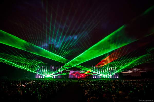 Inszenierung FOOT LEGEND beim Festival Vents d’Est 2019 mit Wassershow von Aquatique Show International und Laser von Focalise Belgium