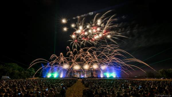 Multimediashow HYMNE À L’EUROPE beim Festival Vents d’Est 2019 mit einem Feuerwerk von Michael Lakin der Firma Starlight Design