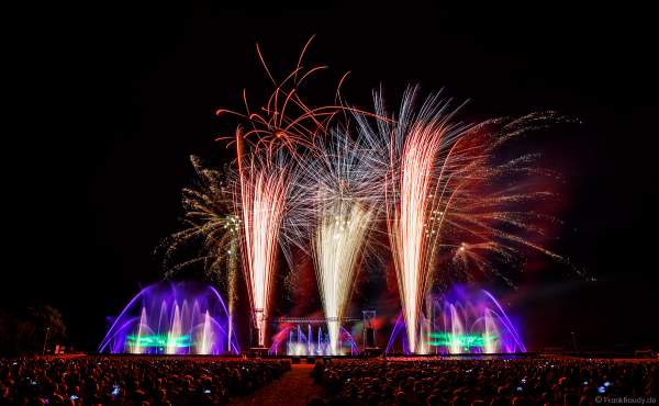 Multimediashow HYMNE À L’EUROPE beim Festival Vents d’Est 2019 mit einem Feuerwerk von Michael Lakin der Firma Starlight Design